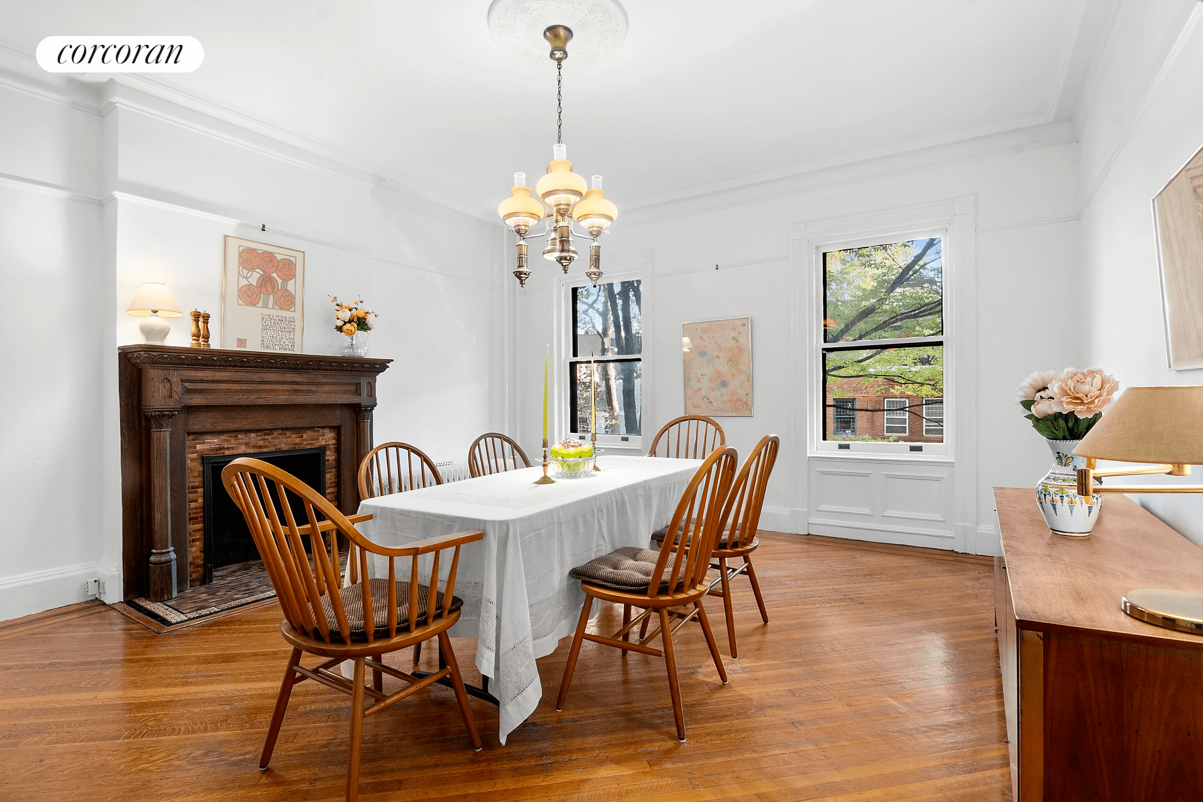 dining room in 206 st james place