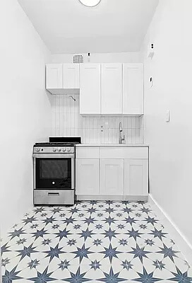 kitchen of unit 3G at 869 st marks avenue