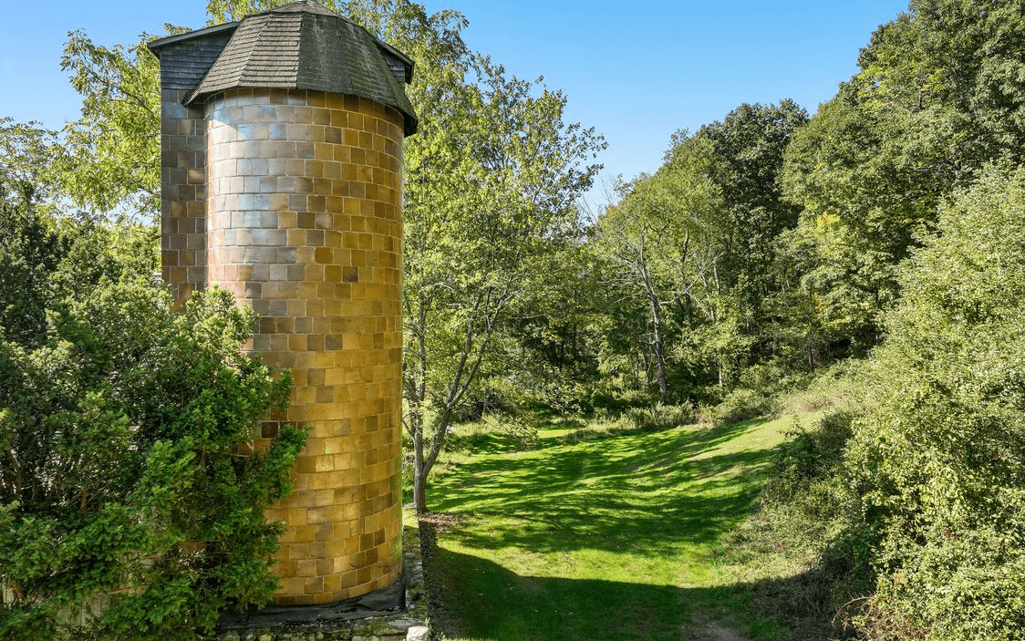 grounds of the crane house in somers ny