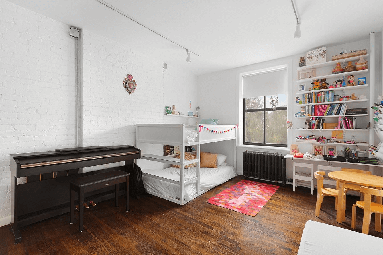 bedroom of apt 4d in 140 warren street