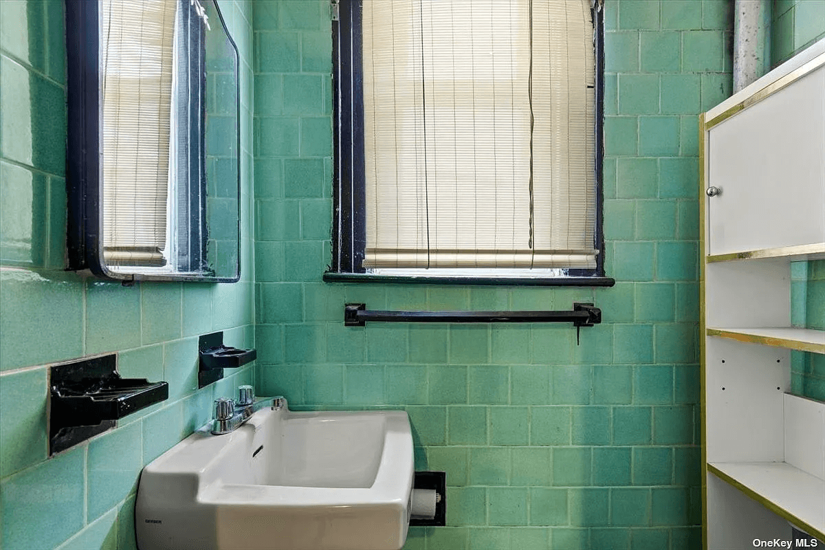 bathroom of 1420 east 46th street
