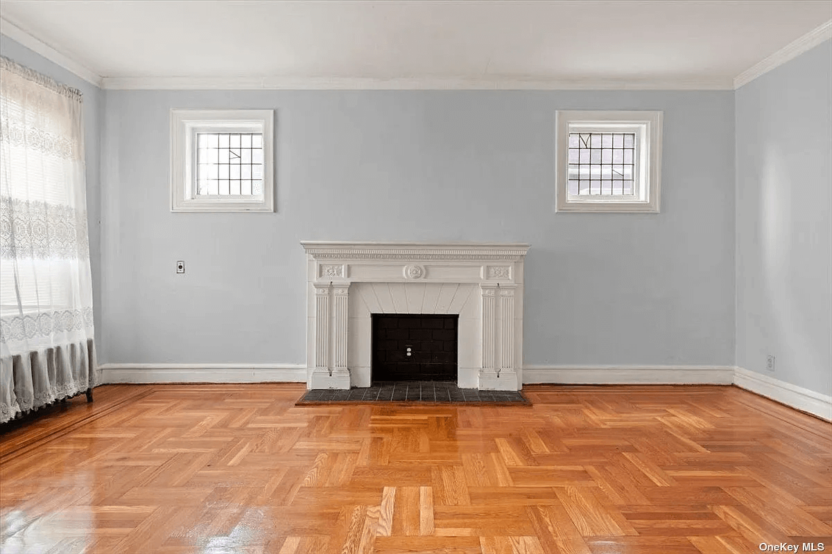 living room of 1420 east 46th street