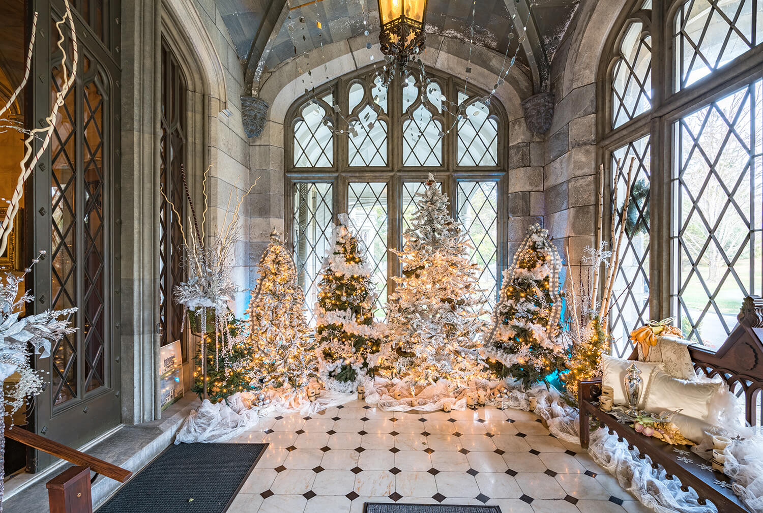 historic houses holiday decorations - lyndhurst