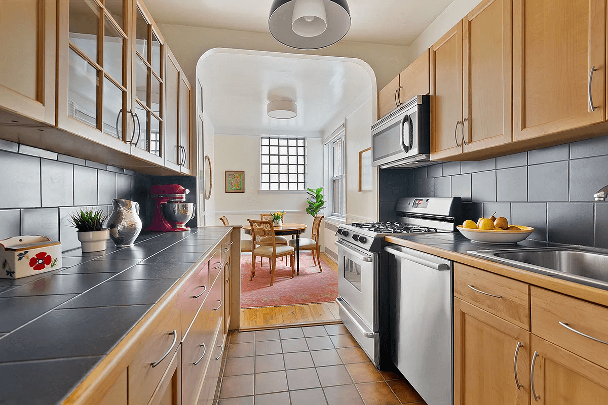 kitchen of unit d7 44 prospect park west