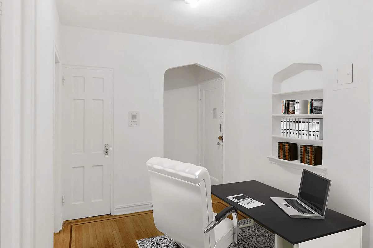 virtually staged foyer of unit 3J in 125 hawthorne street