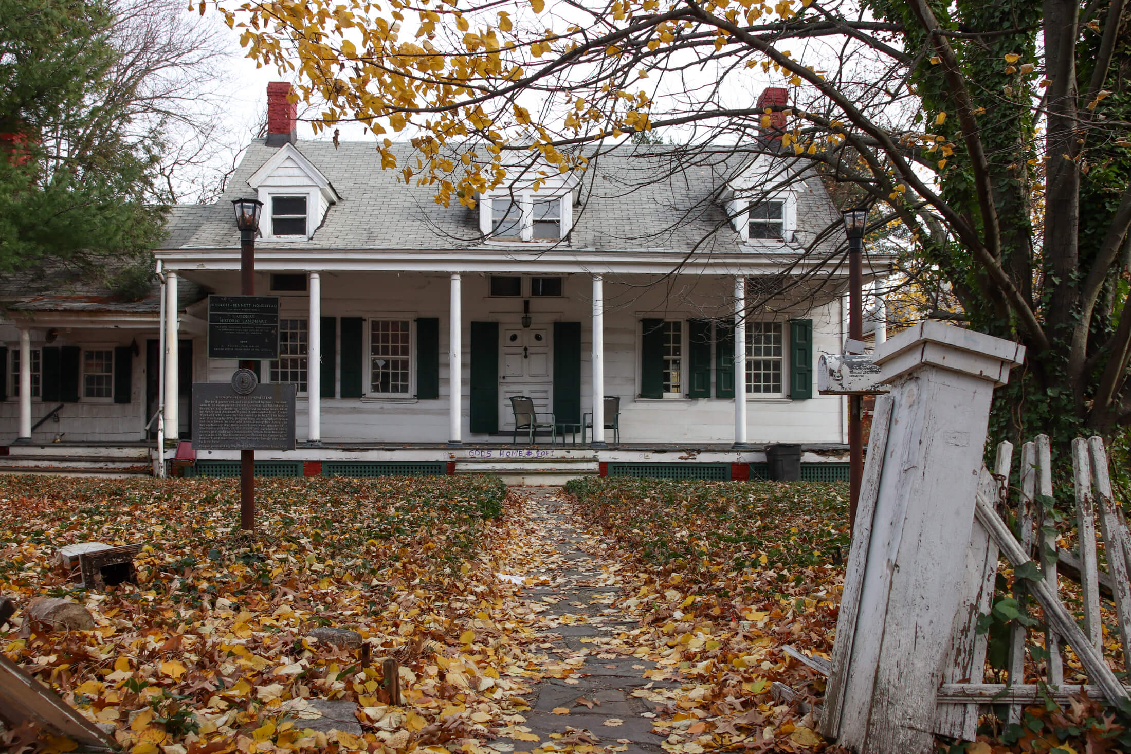 exterior of wyckoff bennett house