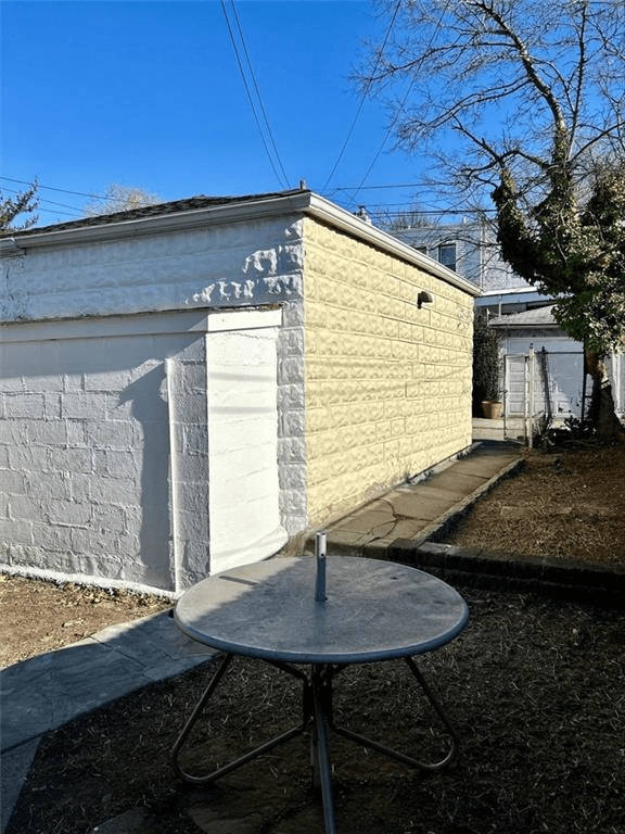 garage at 7023 ridge crest terrace