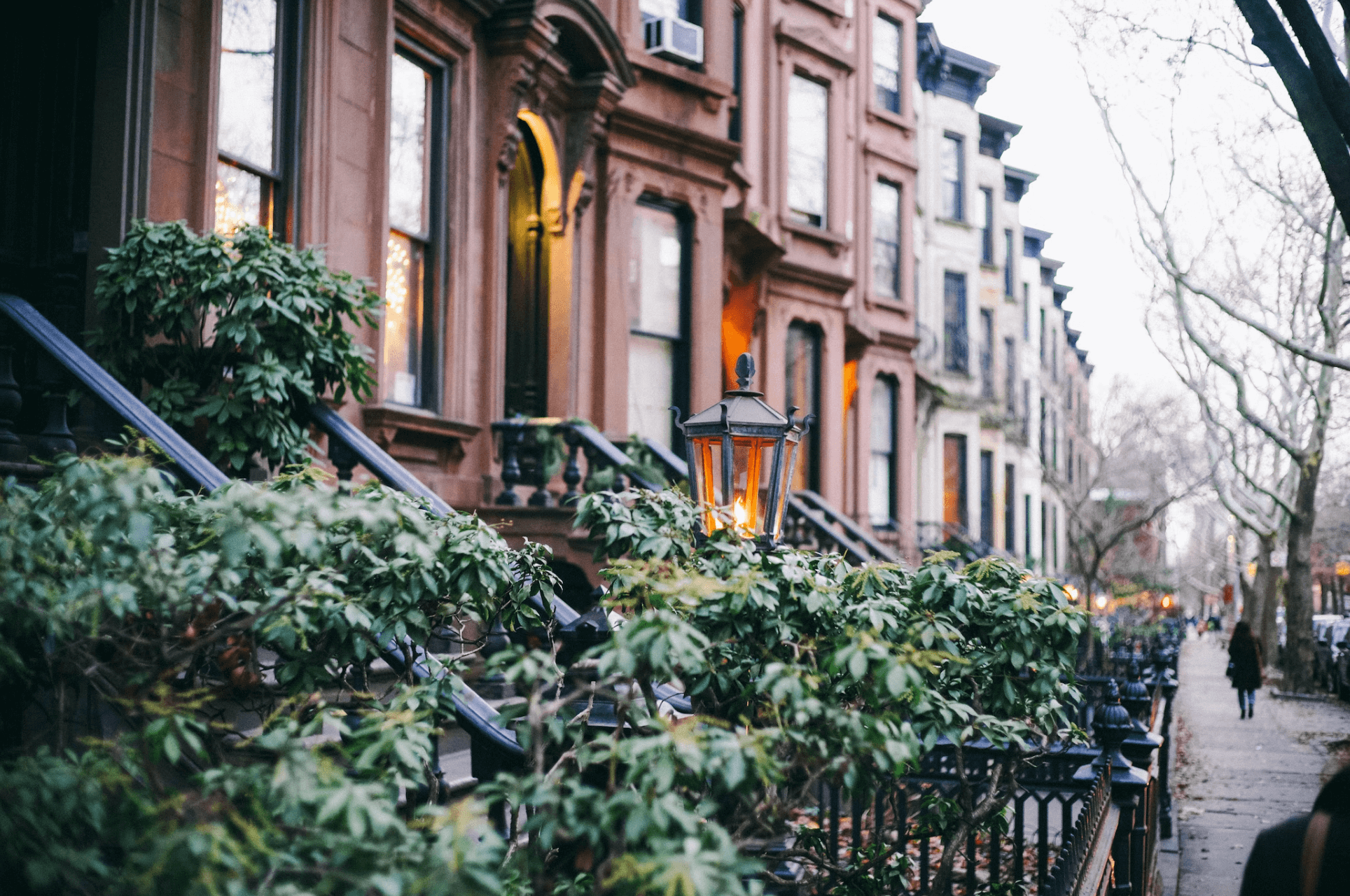 a row of buildings to illustrate brownstone insurance