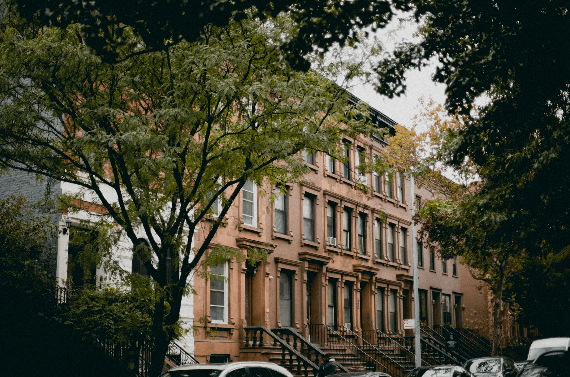 a row of buildings to illustrate brownstone insurance