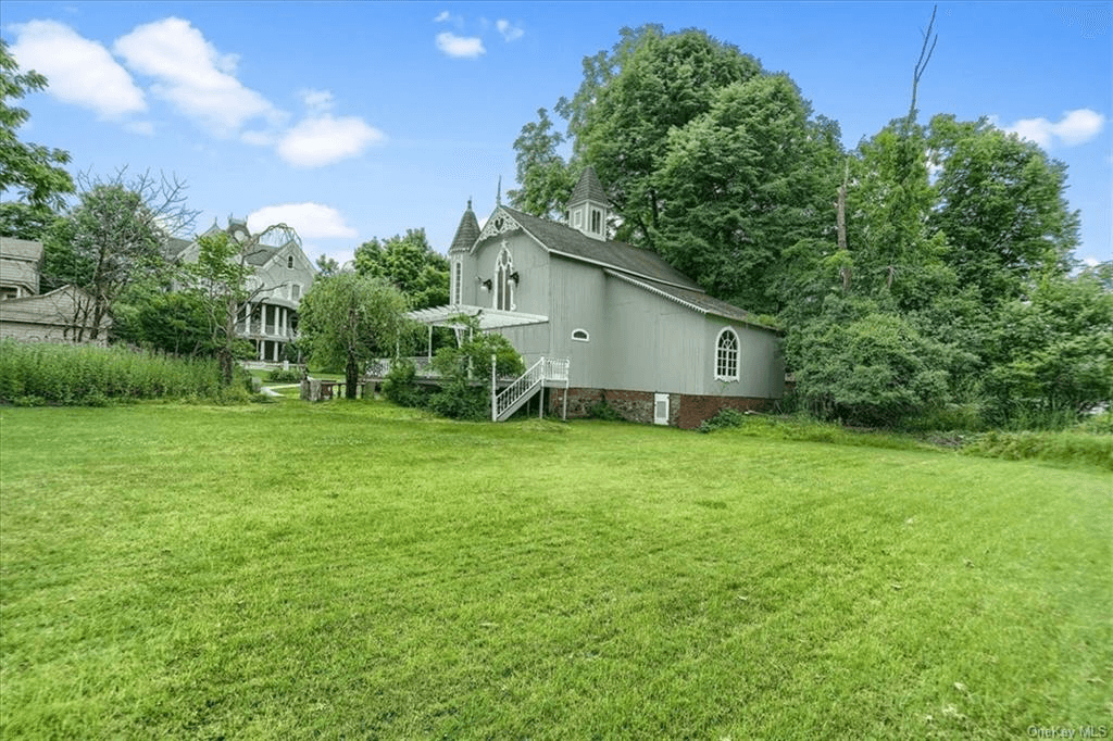 carriage house on the grounds of 313 main street