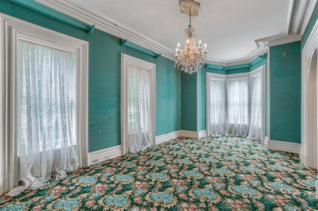 dining room in 313 main street goshen