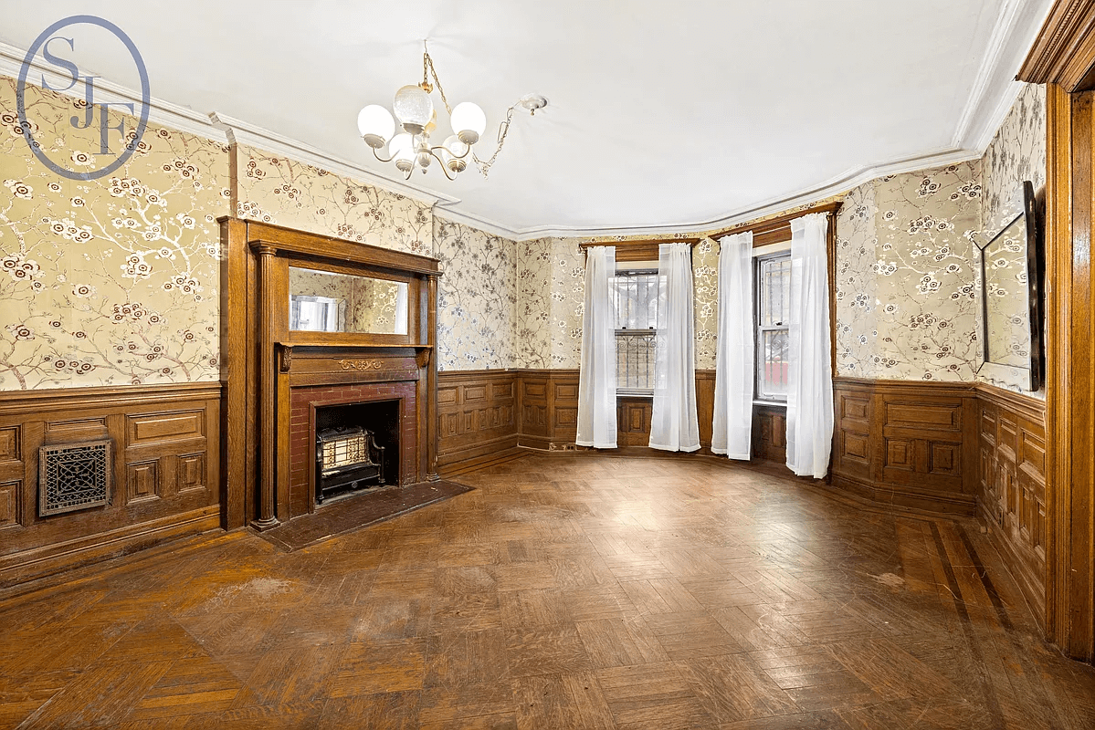 wainscoting and mantel in dining room in 160 midwood street