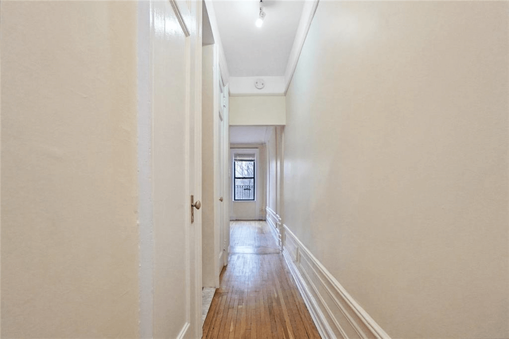 hall of apt 39 at 14 prospect park southwest