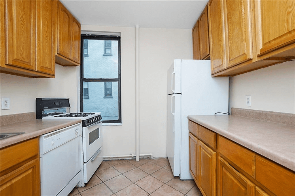 kitchen of apt 39 at 14 prospect park southwest