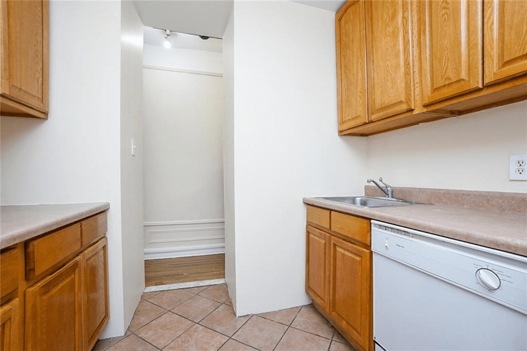 kitchen of apt 39 at 14 prospect park southwest