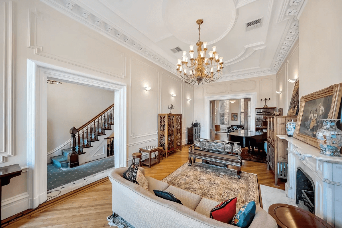 brooklyn heights brownstone parlor with mantel and plasterwork