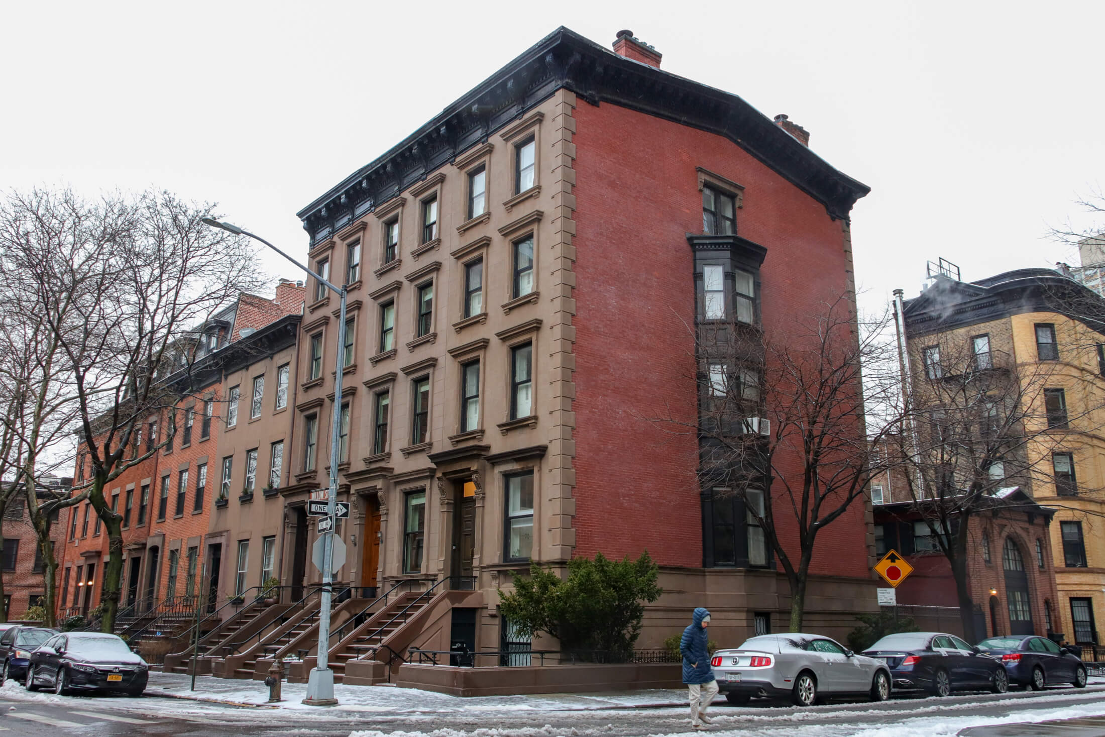 brooklyn heights buildings with snowy sidewalks