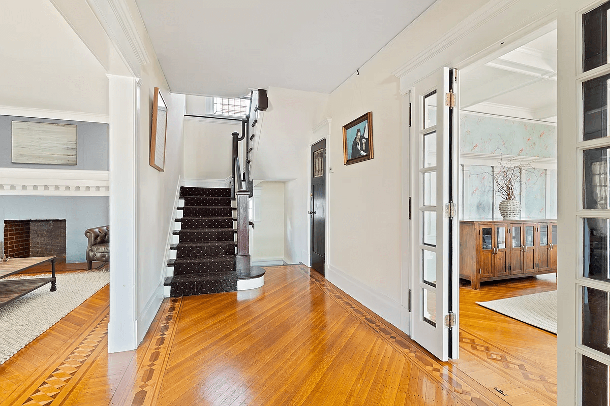 entry with stair