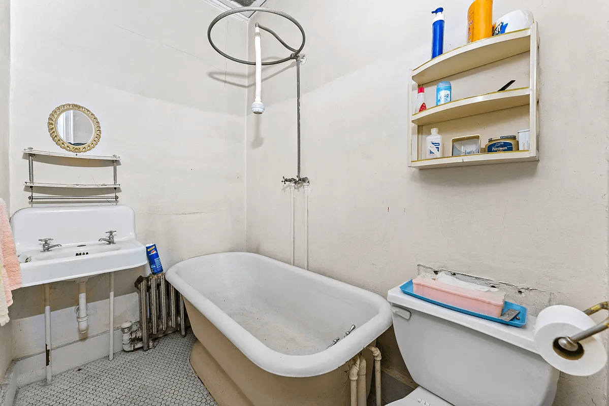 bathroom with vintage tub
