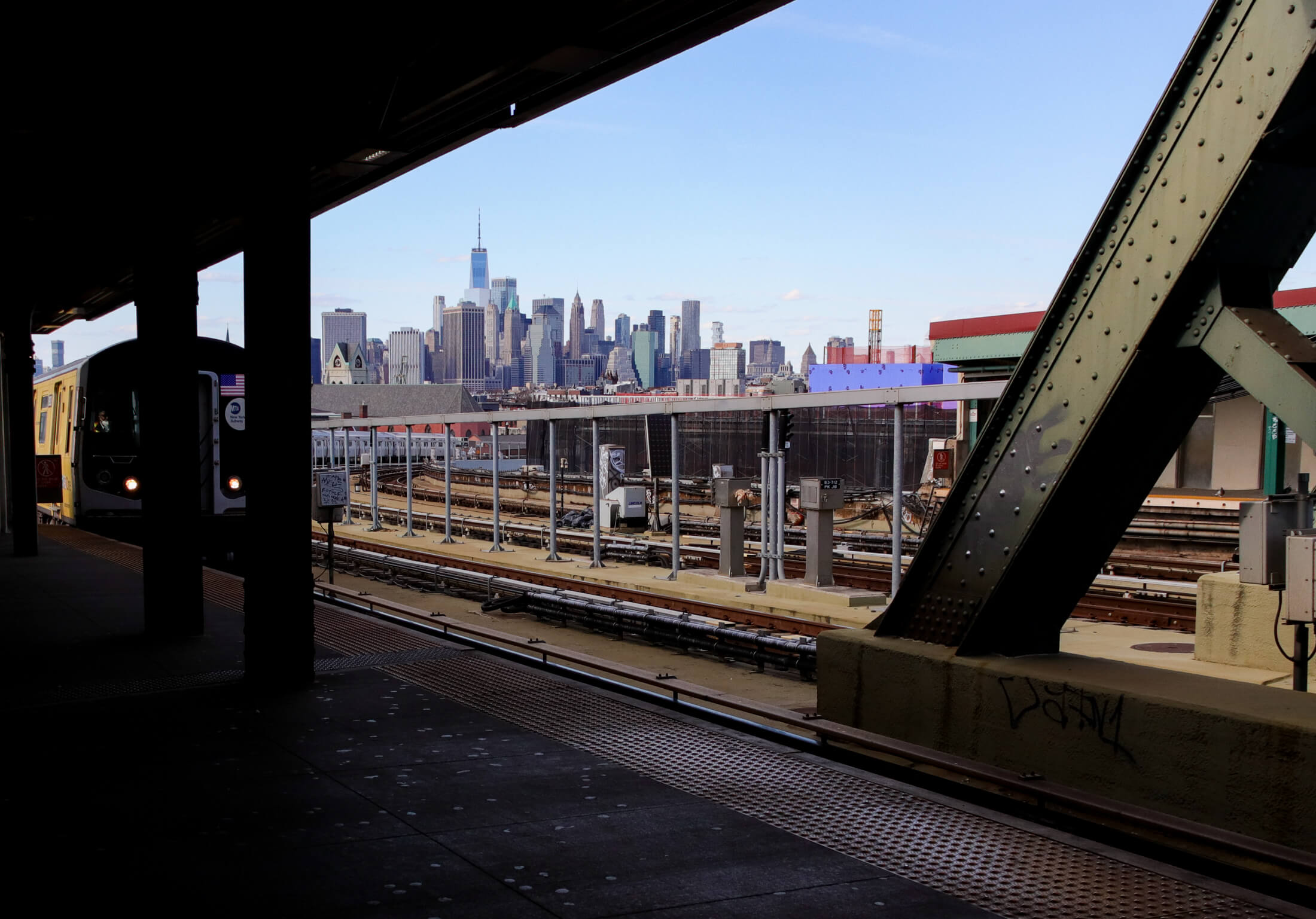view of the manhattan skyline from the smith-9th street platform
