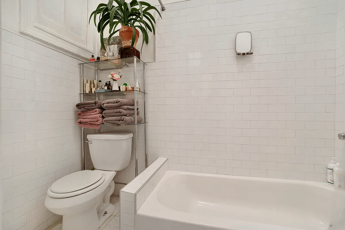 bathroom with white fixtures