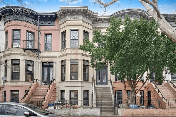 exterior of angled bay front row house