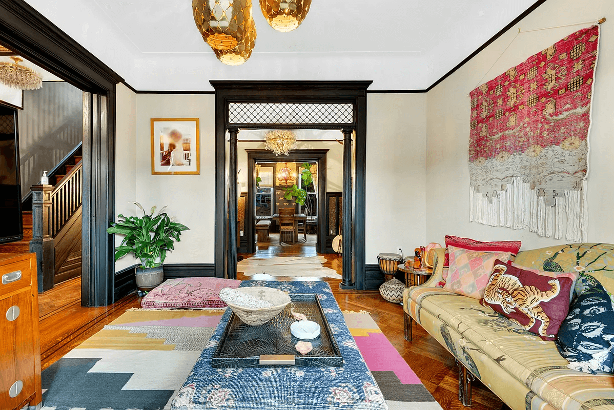 parlor with wood floors and picture rail