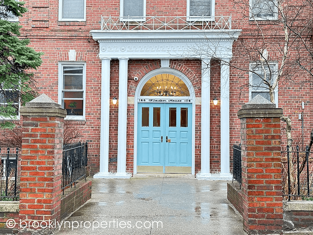 entrance with columns