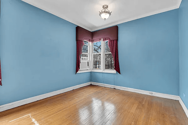 dining area with corner window