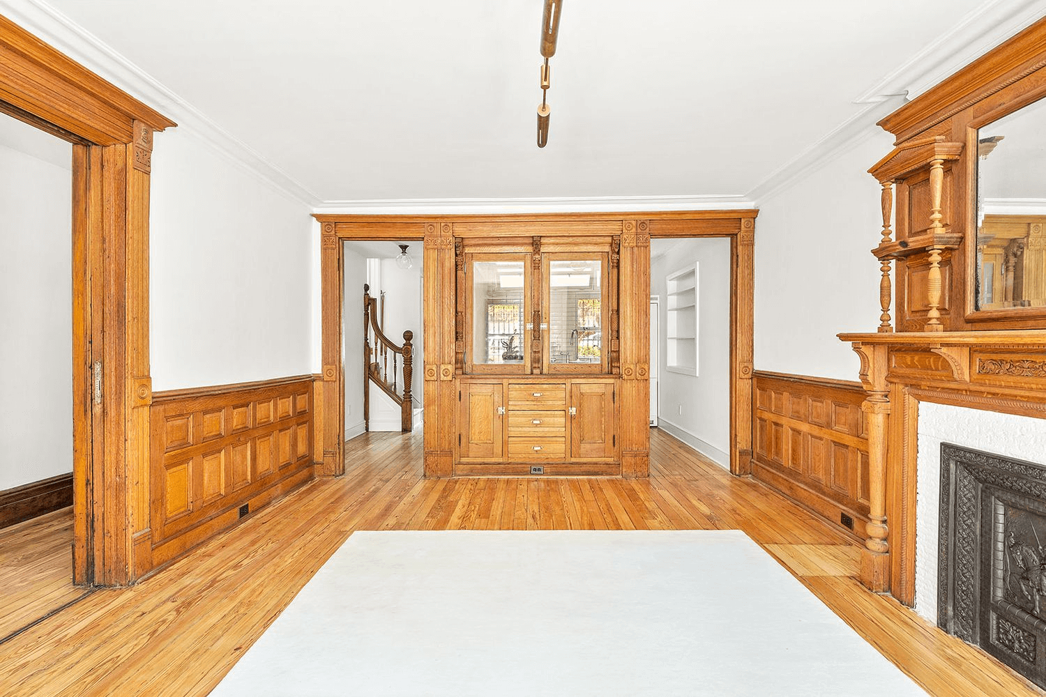 built-ins in garden rental