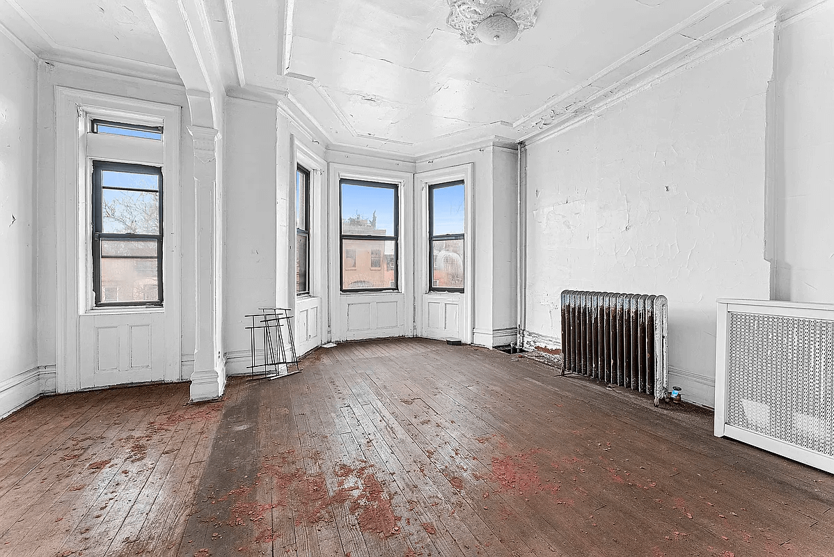 living room with wood floors and a ceiling medallion