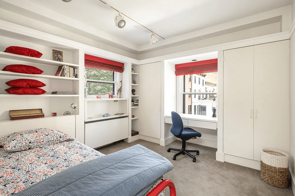 bedroom with built-ins