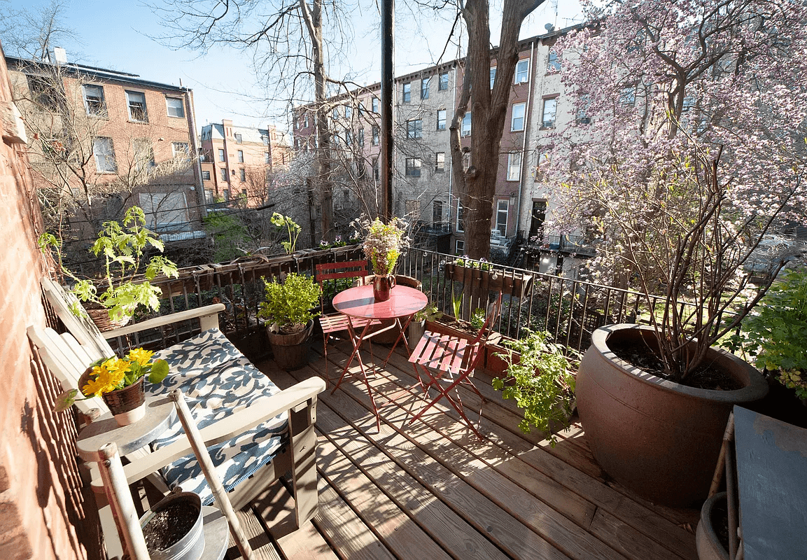 deck with room for plants