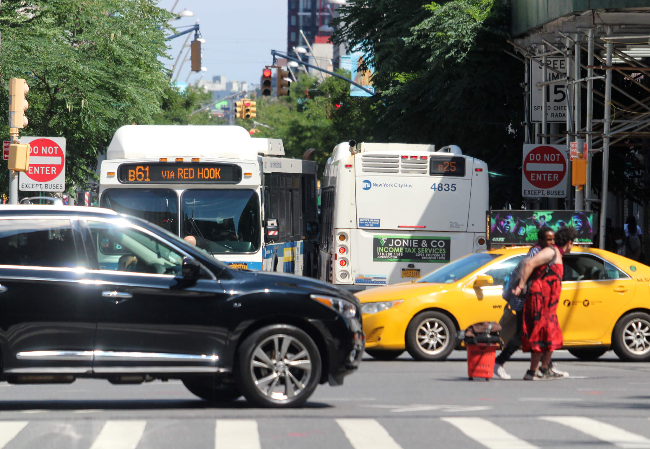 buses on fulton Street