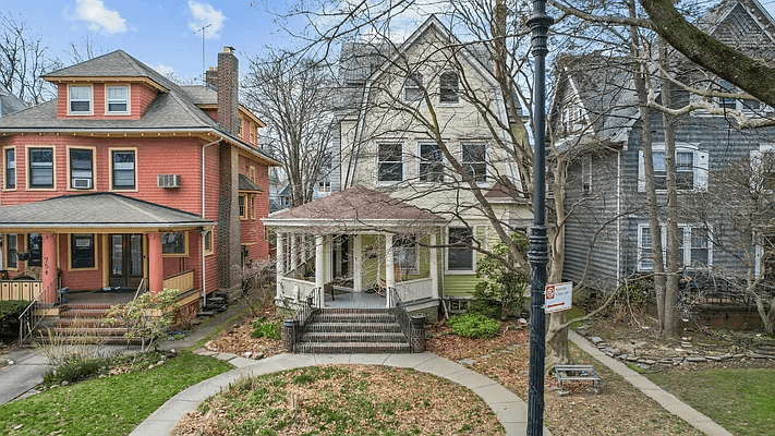 view of front of the house