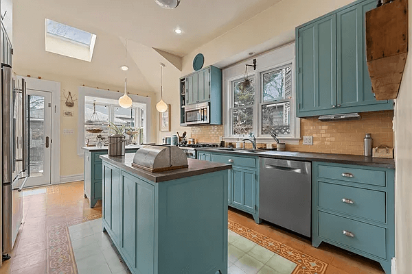 kitchen with two exposures