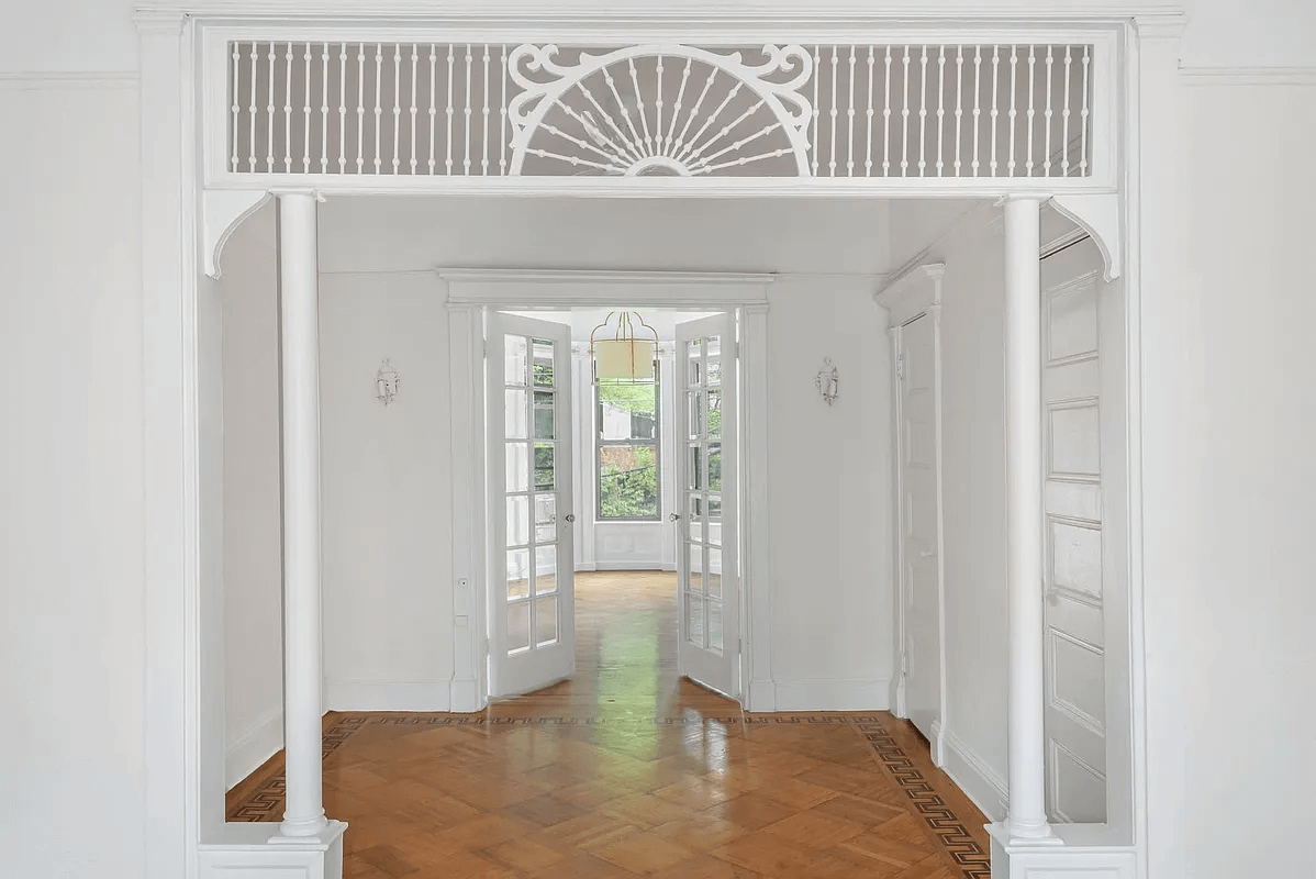 fretwork between front parlor and middle parlor