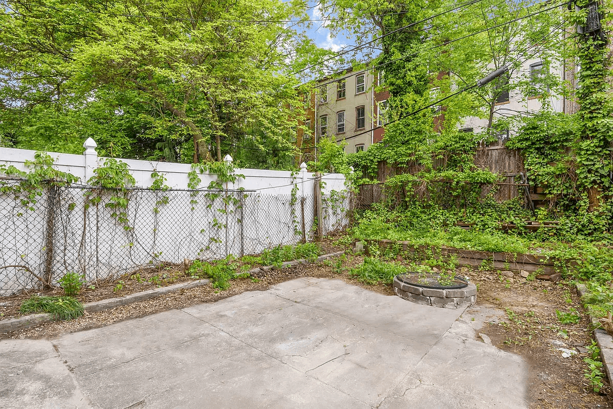 rear yard with concrete patio