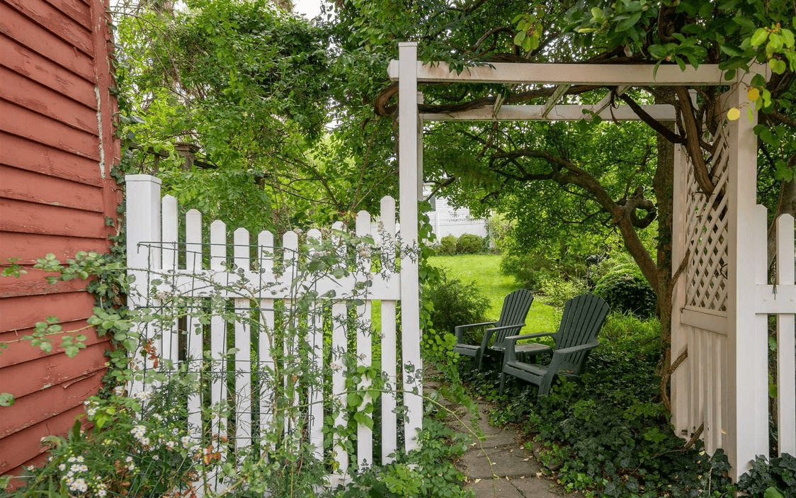 white picket fence