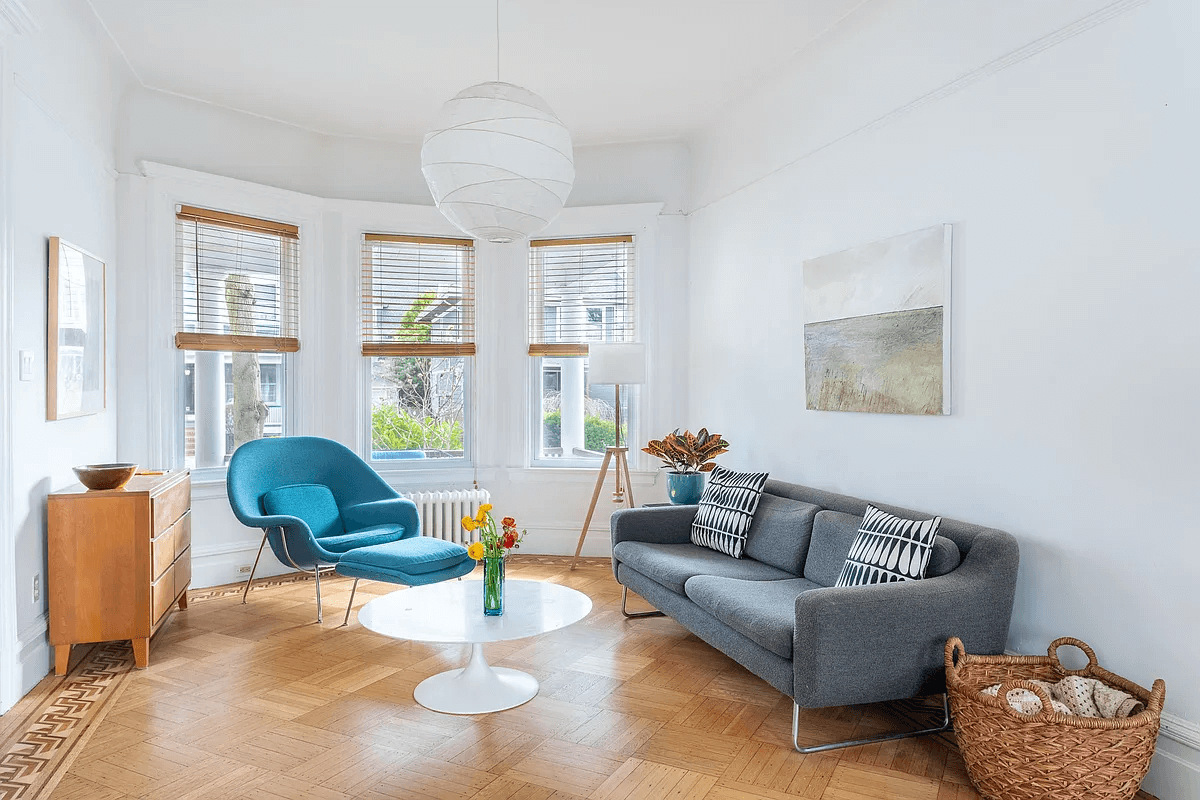 parlor with wood floors and picture rail