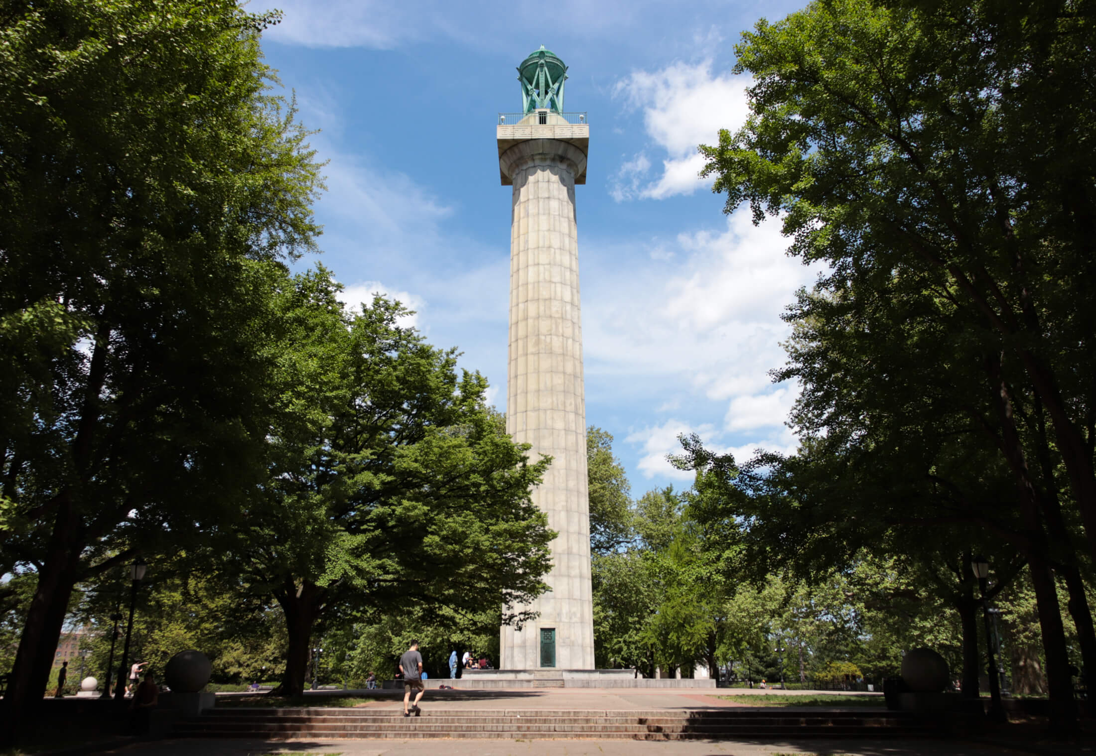 the tall column of the prison ship martyrs memorial in fort greene park
