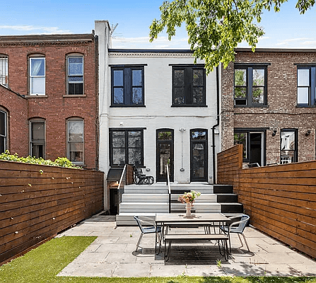 rear facade showing rear deck off kitchen