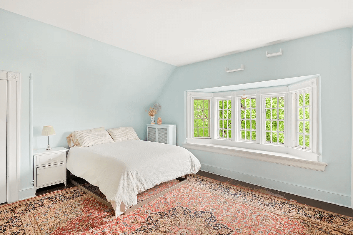 bedroom with bay window