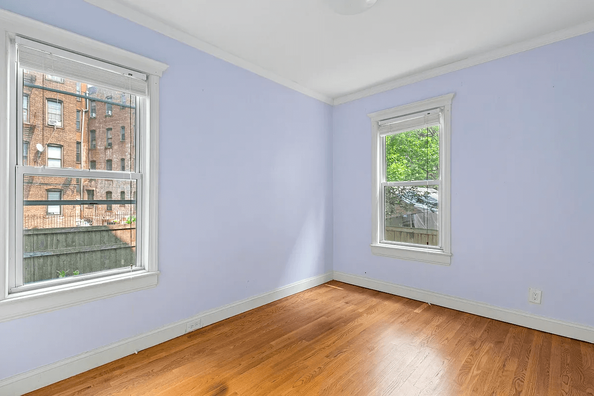 bedroom with lilac walls and two exposures