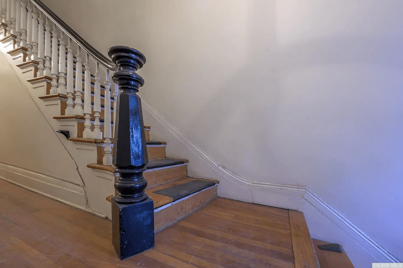 newel post