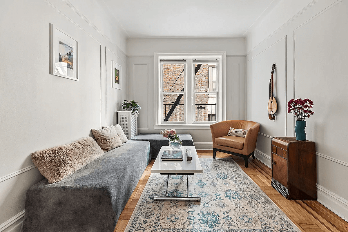 living room with wall moldings and picture rails