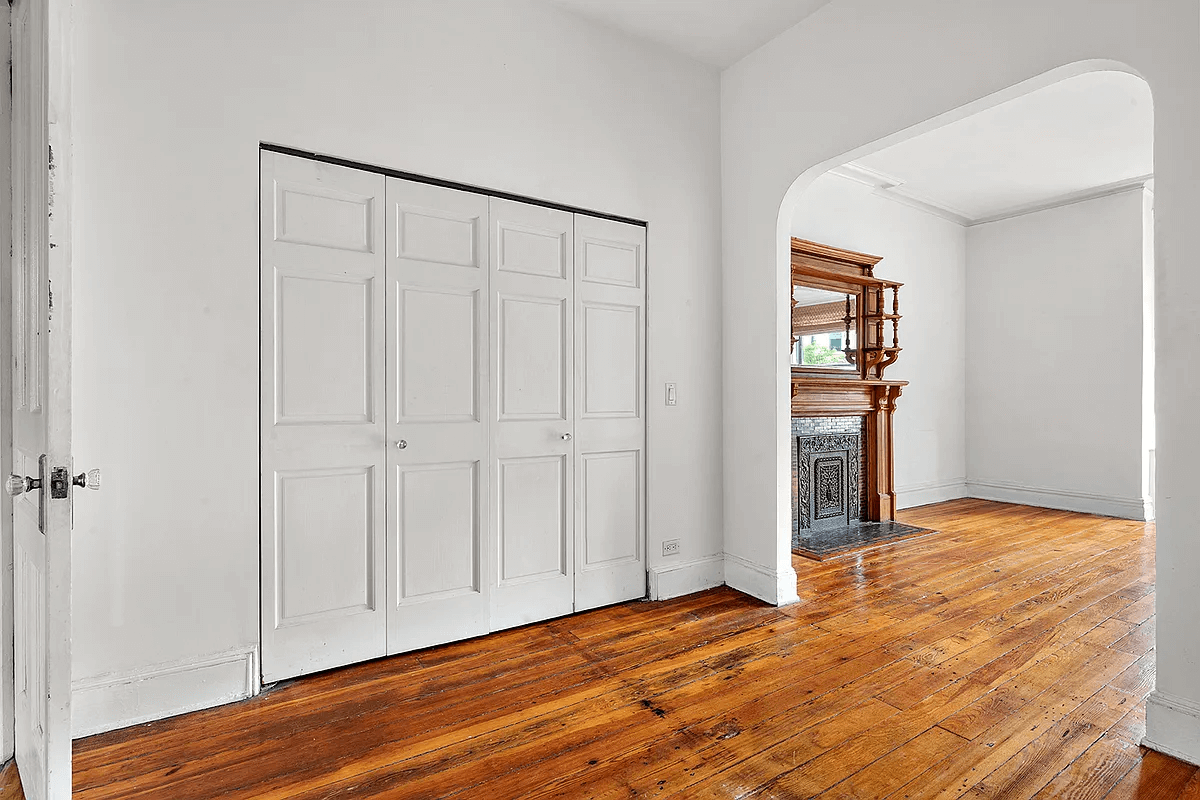 windowless middle room with bi-fold closet doors