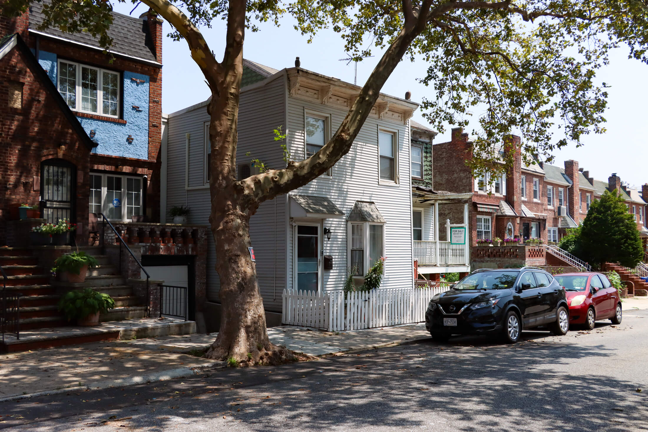 street view of 99th street showing houses