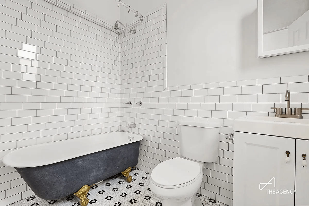 bathroom with clawfoot tub