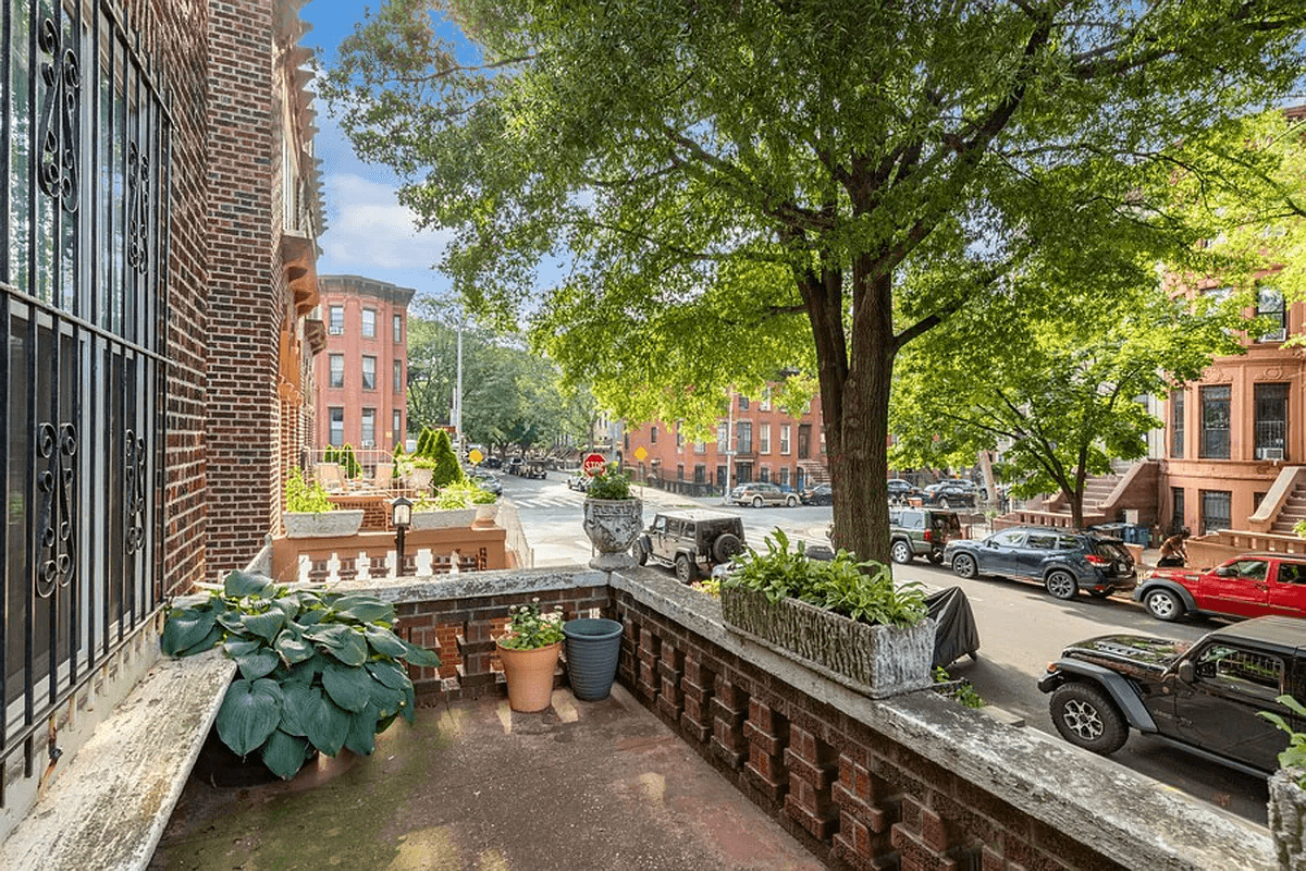 the front porch with room for planters